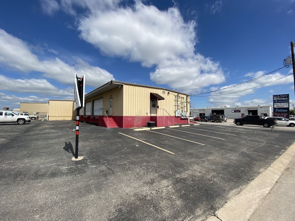 Warehouse with office space For Lease: 1223 Industrial Dr, New Braunfels, TX 78130